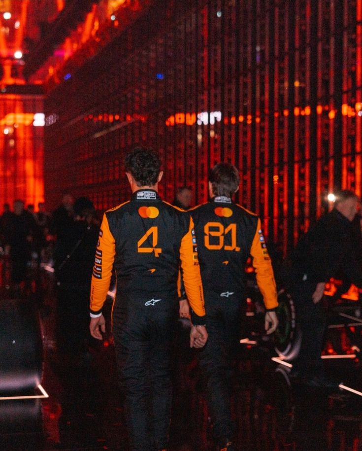 2025 F1 Racing Costume Worn by Lando Norris & Oscar Piastri Riches Hue