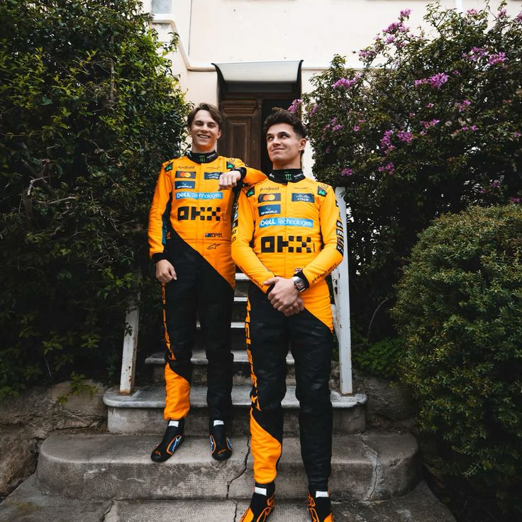 2025 F1 Racing Costume Worn by Lando Norris & Oscar Piastri Riches Hue